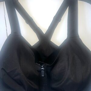 Victoria’s Secret Incredible Knockout Ultra Max Sport Bra, size 38DD
